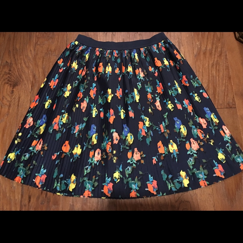 Full Floral Pleated Skirt